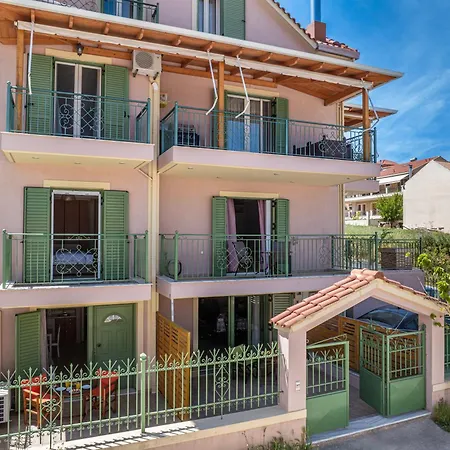 La Casa De Agathi Apartment *